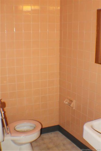 9 N Main St, Enfield, CT 06082